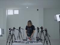 MIOPS объединяется с художником, чтобы создать симфонию затворов камер