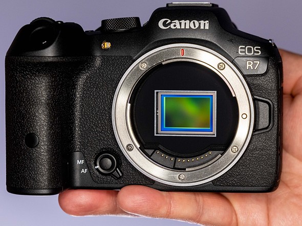 Canon EOS R7