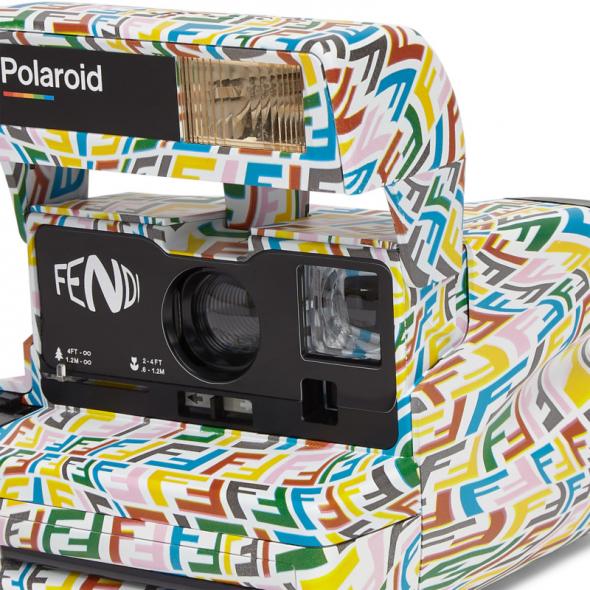 03 FENDI and POLAROID Camera FF Vertigo Summer 800x800