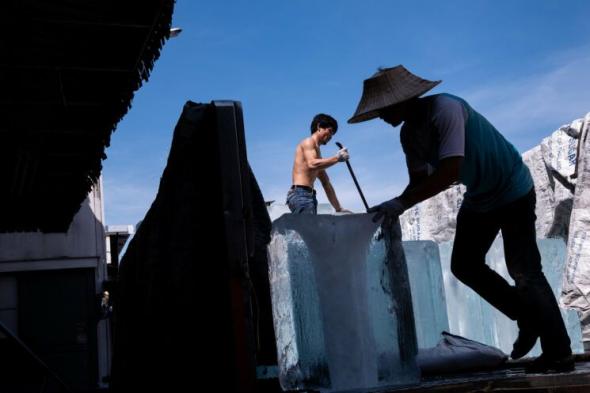 Bangkok Street Ice Pullers 1 745x497