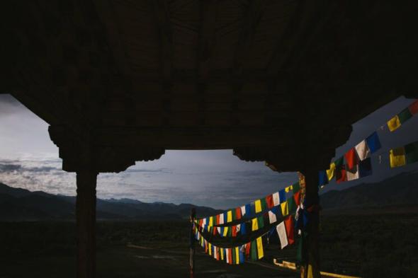 editorial leh morning flags 1 745x497