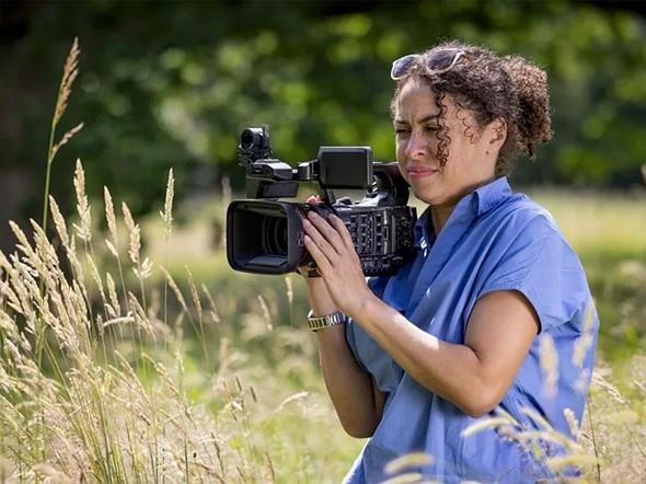 canon xf605 in use