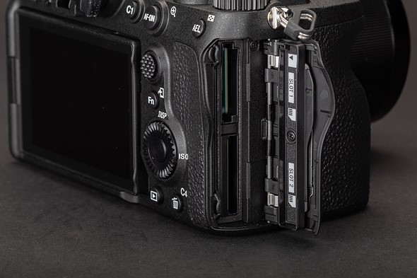 Sony a7IV card slots