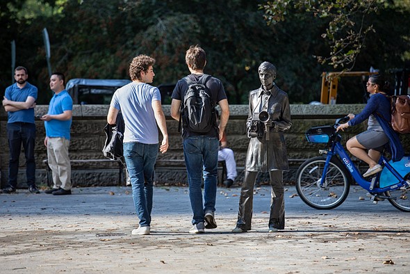 diane arbus statue 1