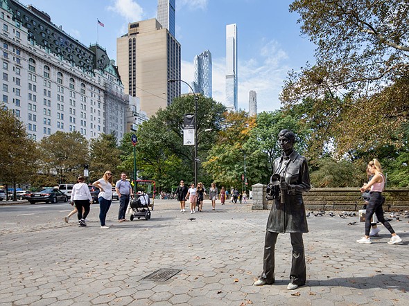 diane arbus statue banner