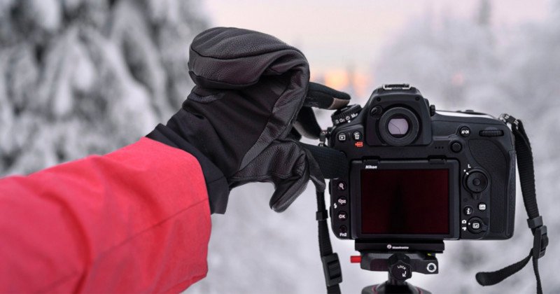 warm gloves for outdoor photographers